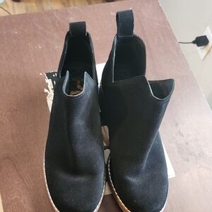 Hush Puppies Black Ankle Boots Sleek Design